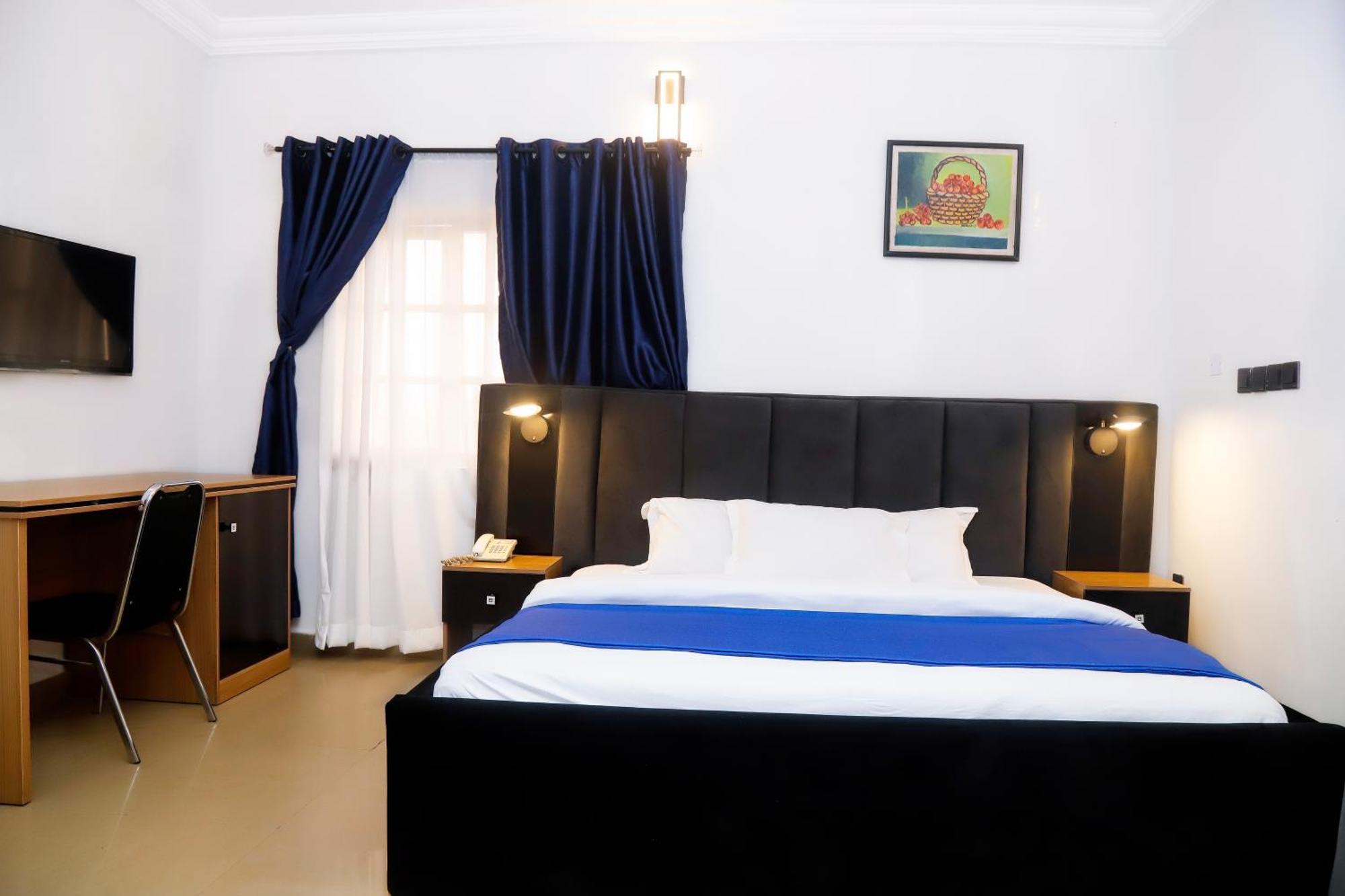 Western Dreams Hotel Абуджа Экстерьер фото