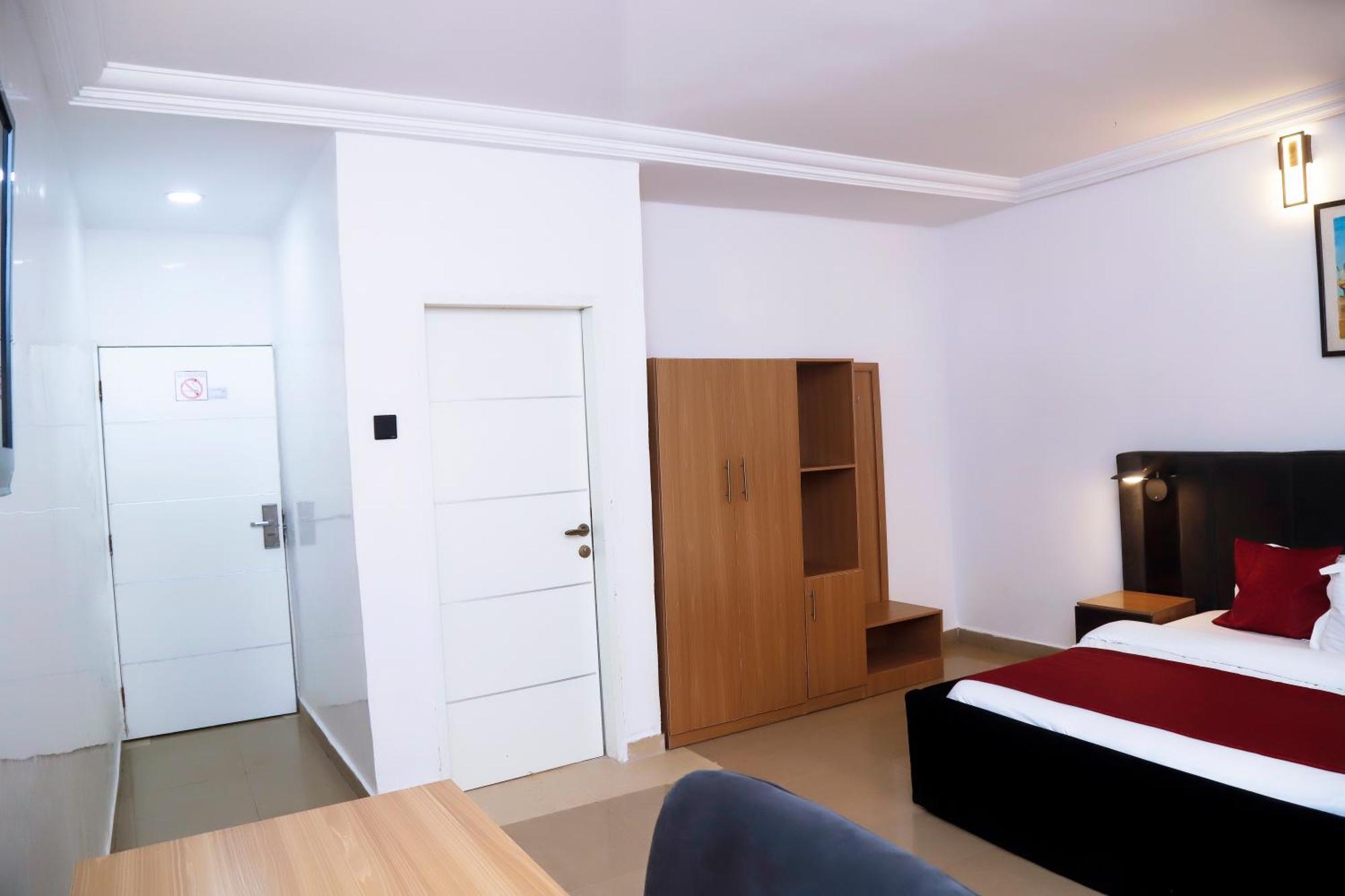 Western Dreams Hotel Абуджа Экстерьер фото