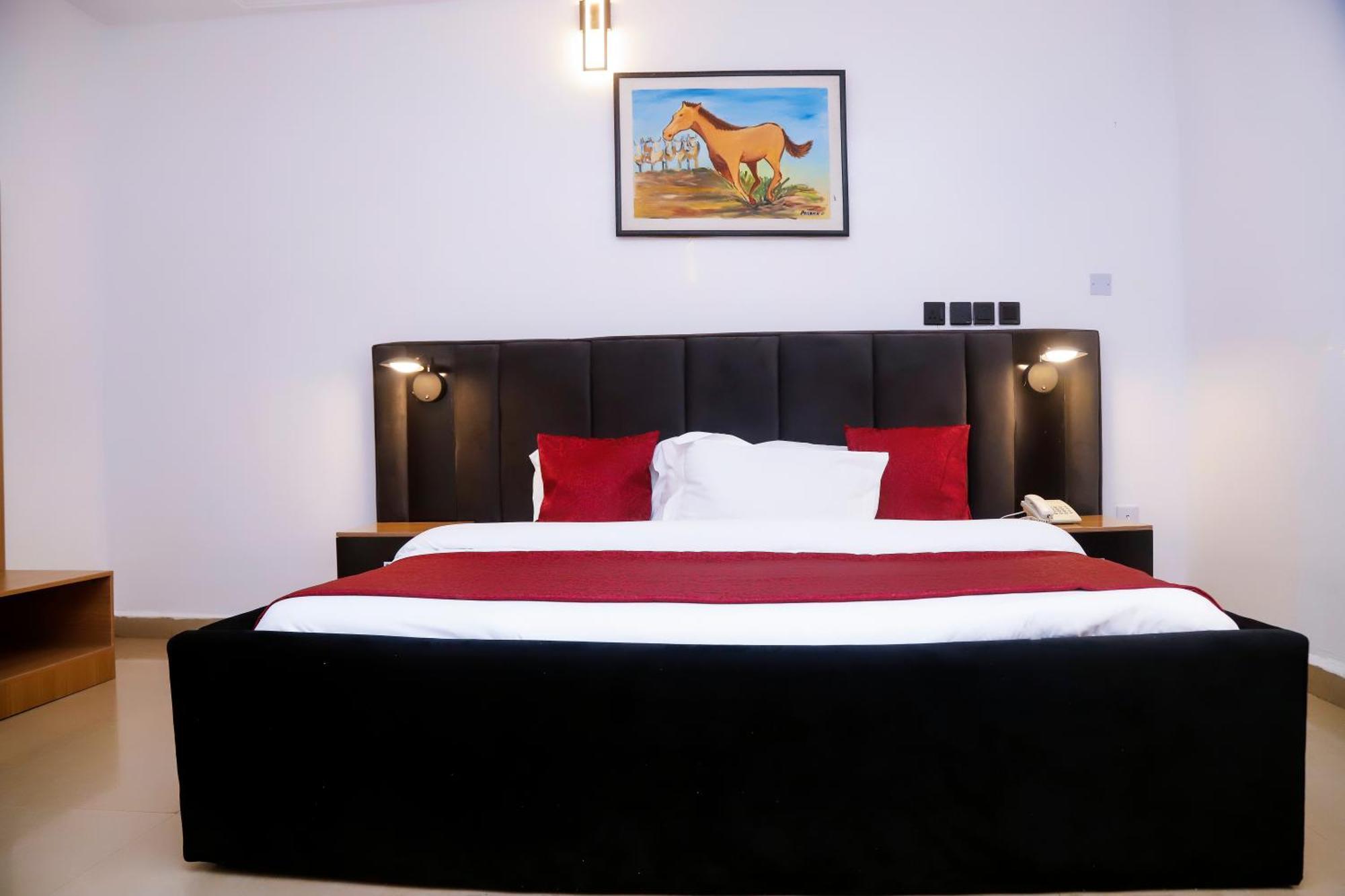 Western Dreams Hotel Абуджа Экстерьер фото