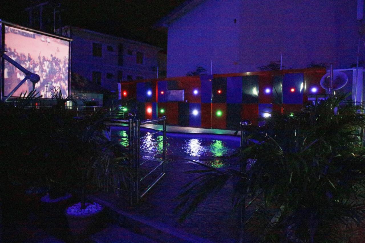 Western Dreams Hotel Абуджа Экстерьер фото