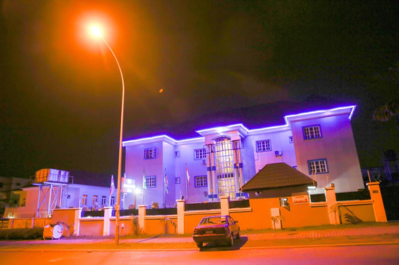 Western Dreams Hotel Абуджа Экстерьер фото