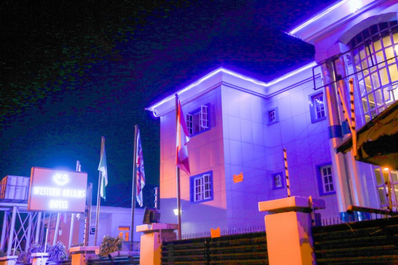 Western Dreams Hotel Абуджа Экстерьер фото