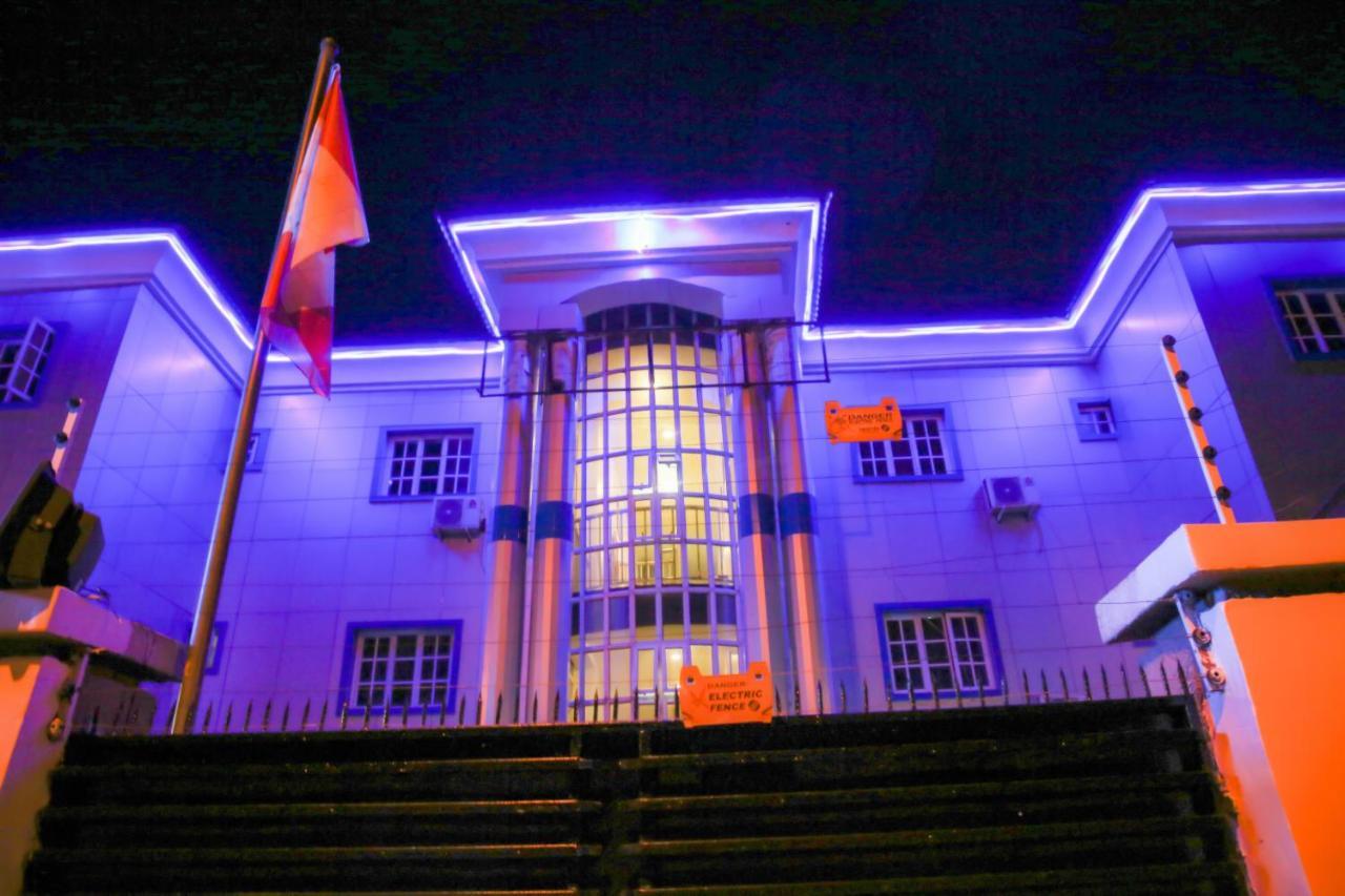 Western Dreams Hotel Абуджа Экстерьер фото