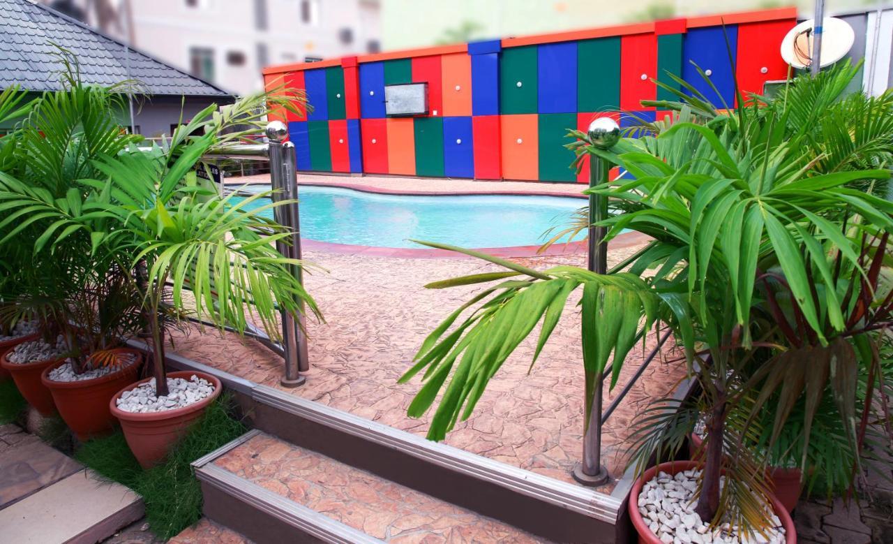 Western Dreams Hotel Абуджа Экстерьер фото